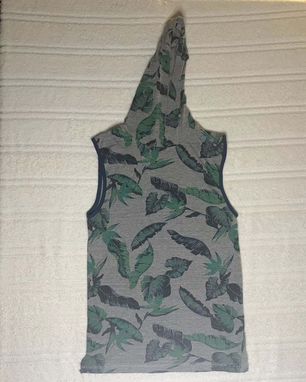 Ocean Current Men's Tropical Leaf Print Sleeveless Hooded Tank Top